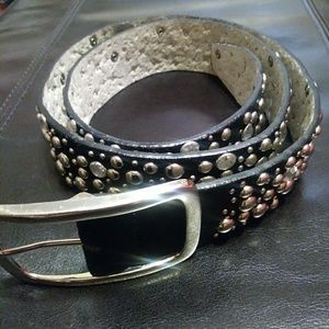 Sale...Studded Belt. Add to your closet. 😊